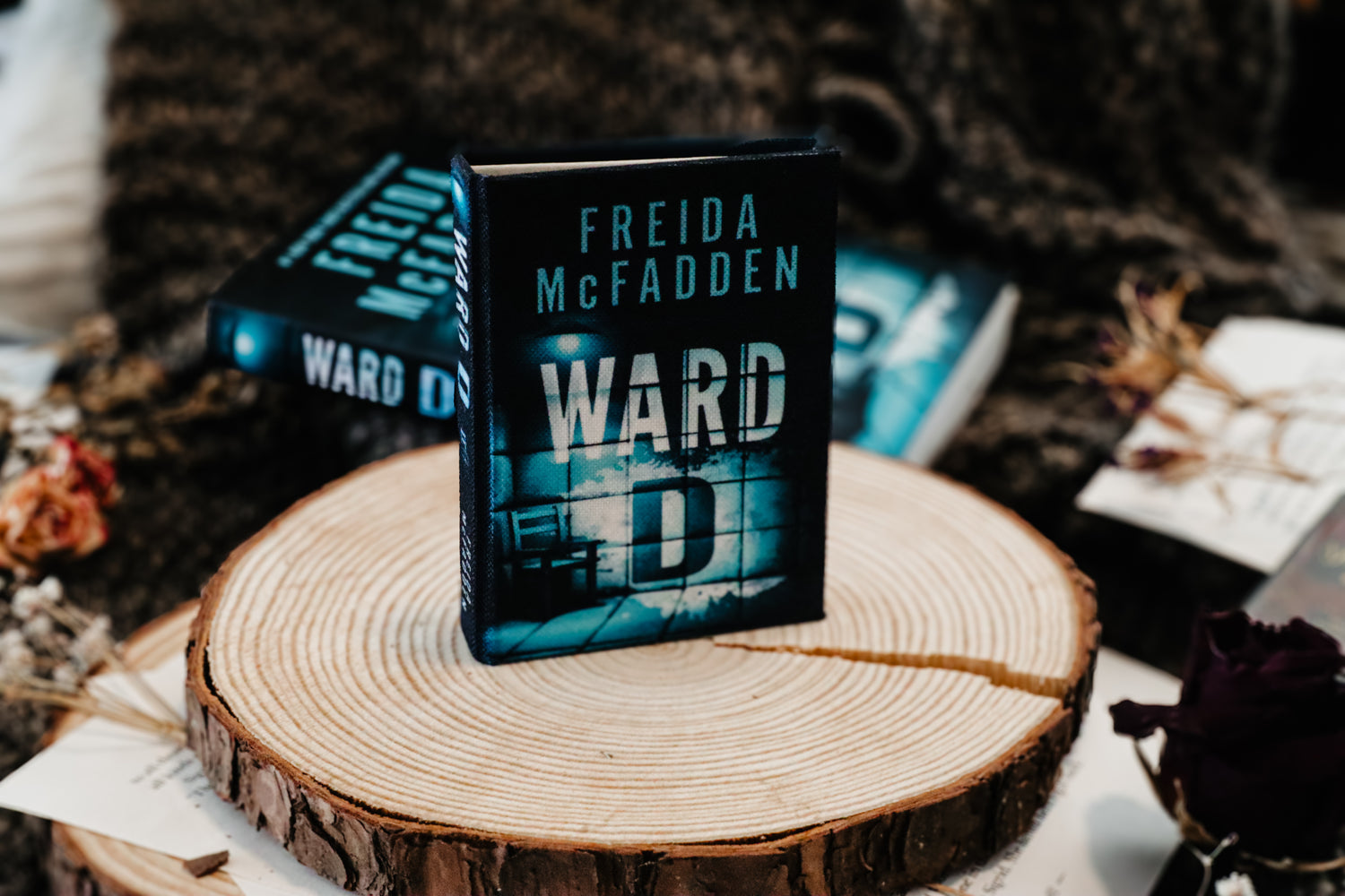 Ward D Book Wallet *Officially Licensed* FREIDA MCFADDEN®