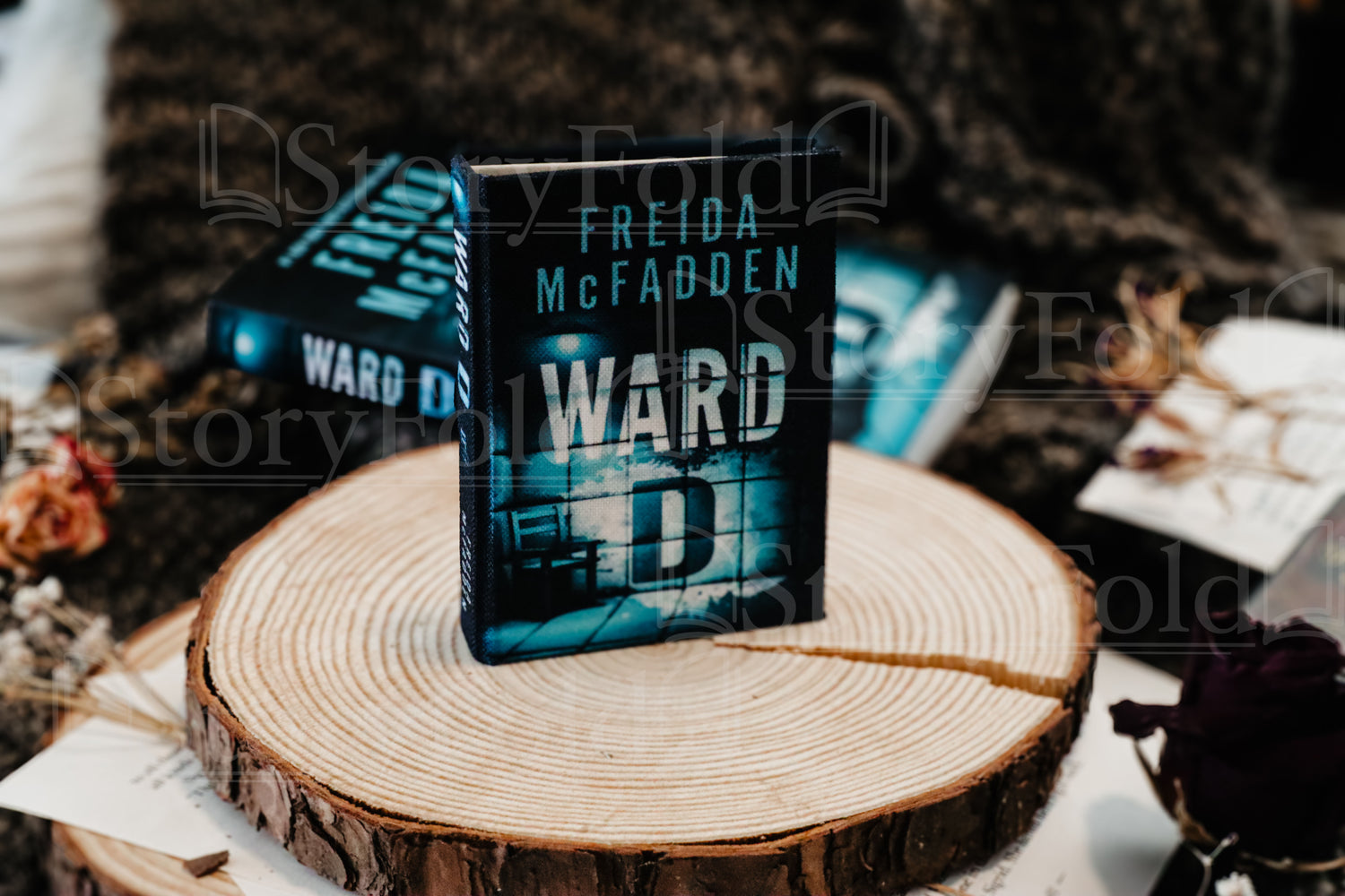 Ward D Book Wallet *Officially Licensed* FREIDA MCFADDEN®